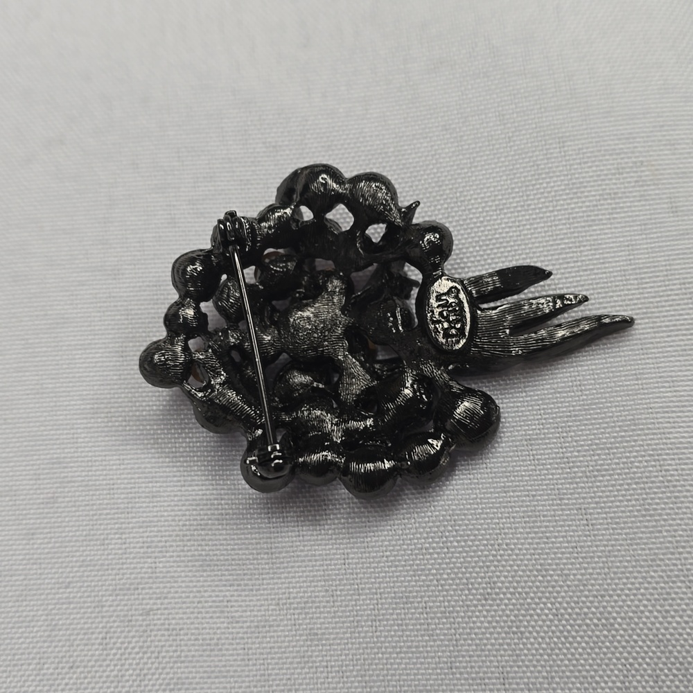Joan Rivers Brooch - Picture 6 of 6